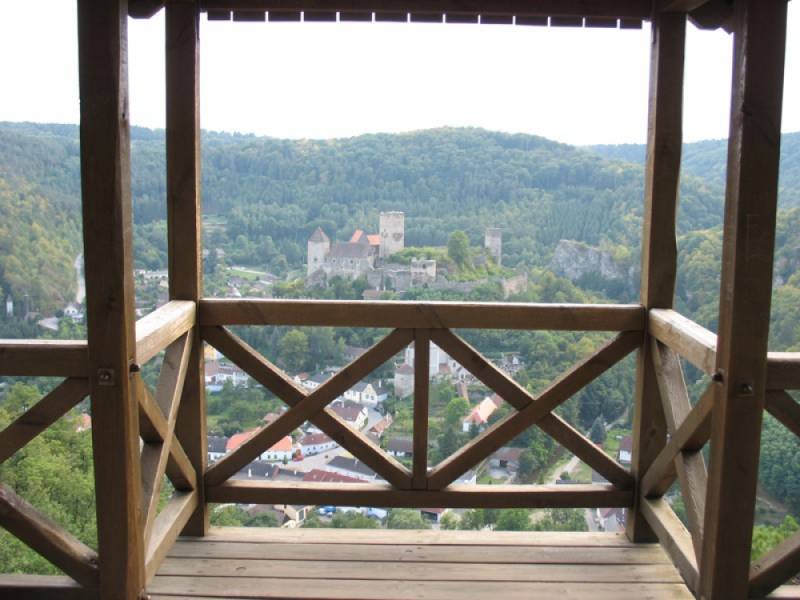 Hrad Hardegg (A) z Hardeggské vyhlídky