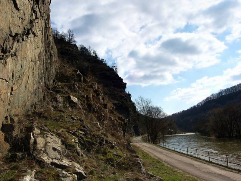NP Podyjí - Hamerské vrásy - cesta z Vranova nad Dyjí do NP Podyjí. (c) A.Kinc