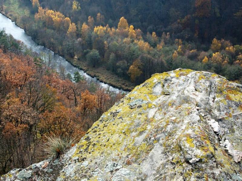 NP Podyjí - Pohled na kaňon řeky Dyje a údolí pod Pašeráckou stezkou. (c) A.Kinc