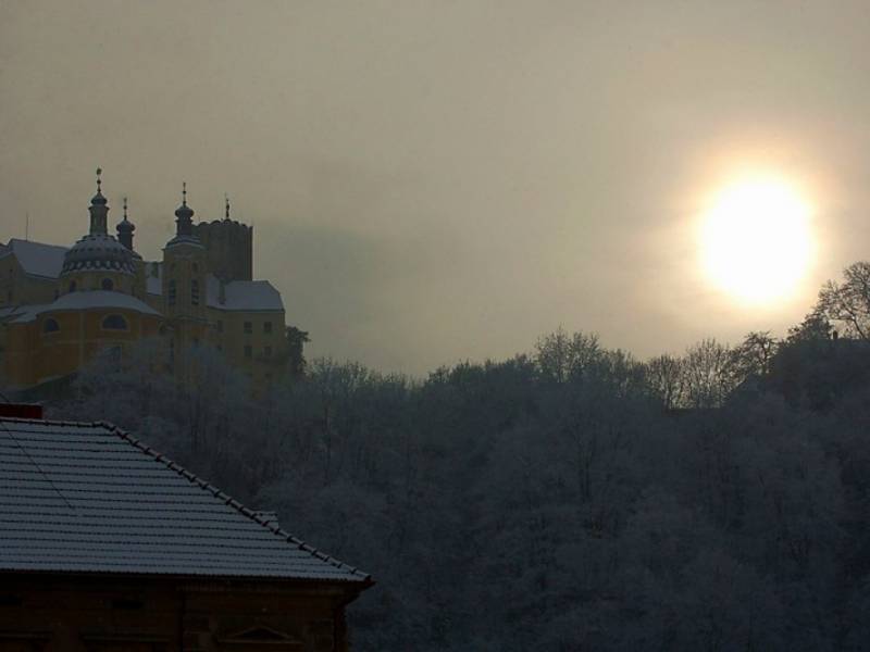 Vranov nad Dyjí - Vranovský zámek v zimním podvečeru. (c) A.Kinc