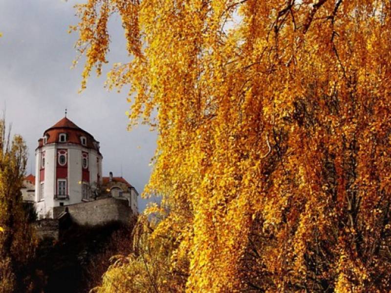 Vranov nad Dyjí - Vranovský zámek v podzimním. (c) A.Kinc